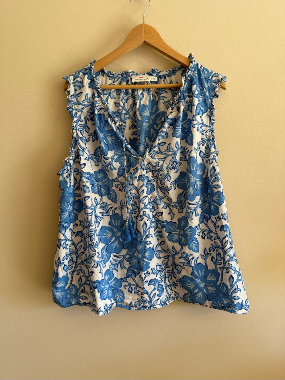Vineyard Vines Sleeveless Floral Tassel V-Neck Top Size 2X